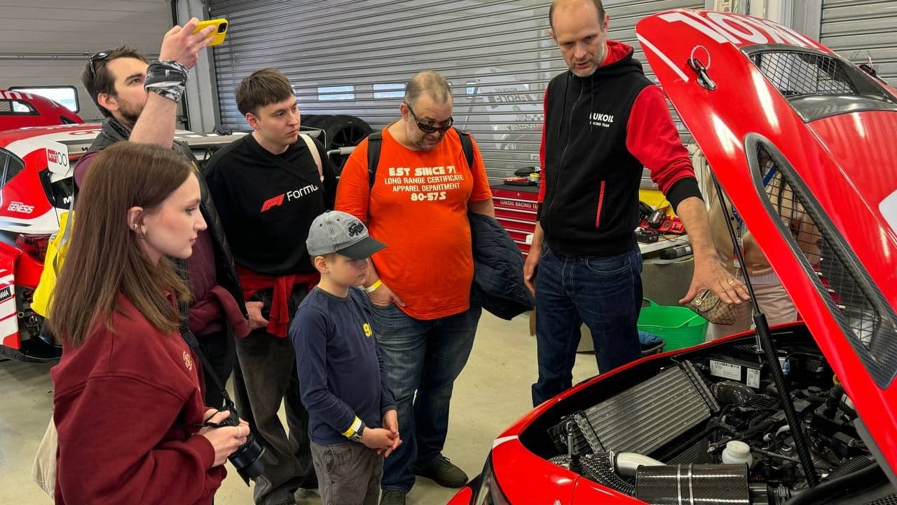 Мечты сбываются! Теперь вы можете попасть на экскурсию в боксы гоночных команд