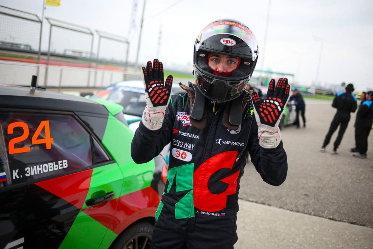 Лучшие моменты: три курьезных эпизода в гонках сезона `2025